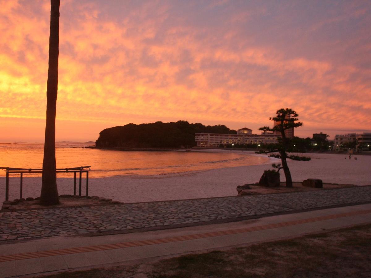 Hotel Sanrakuso Shirahama Exteriör bild