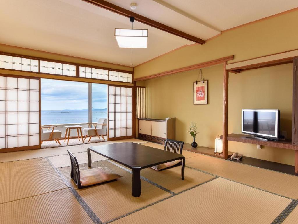 Hotel Sanrakuso Shirahama Exteriör bild